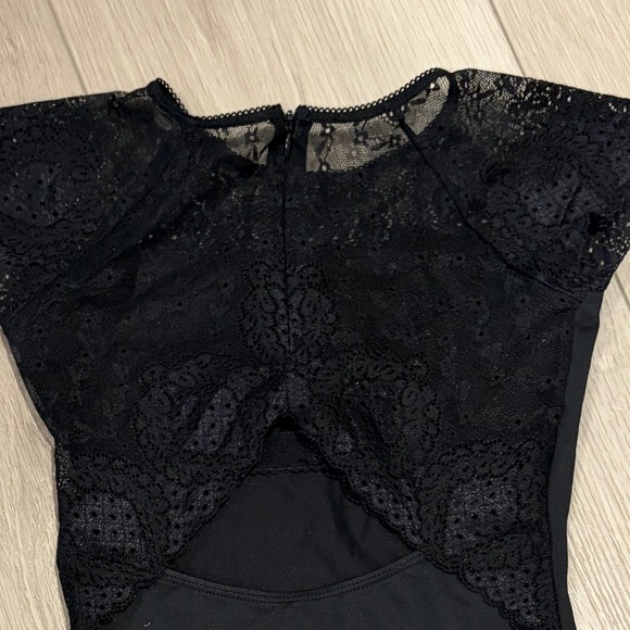 Black Lace Cap-Sleeve Dance Leotard - Picture 6 of 6